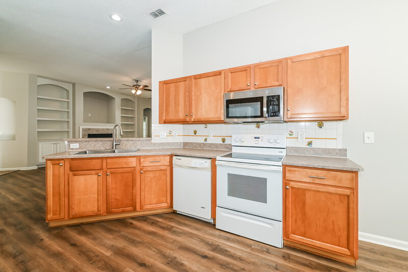 2,065/Mo, 86036 Sand Hickory Trl Yulee, FL 32097 Kitchen View