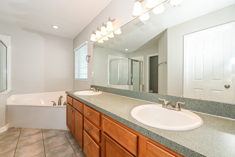 2,065/Mo, 86036 Sand Hickory Trl Yulee, FL 32097 Main Bathroom View