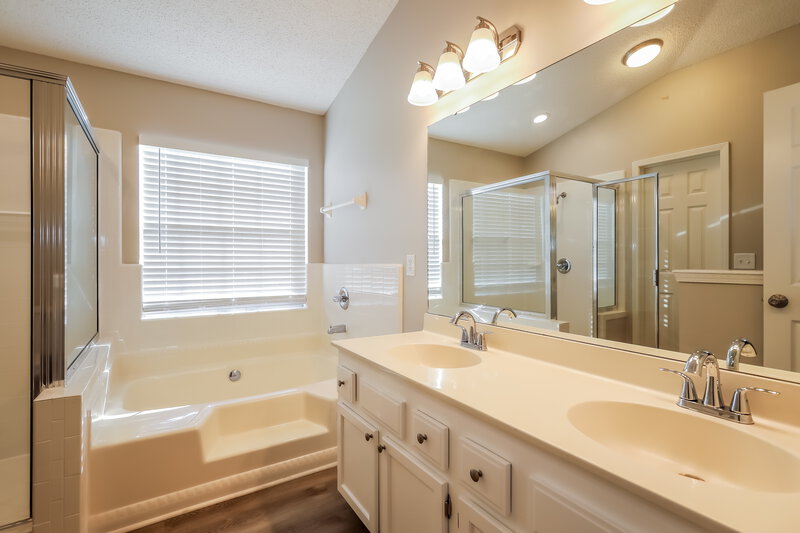 2,160/Mo, 4489 Willow Chase Ter Jacksonville, FL 32258 Main Bathroom View