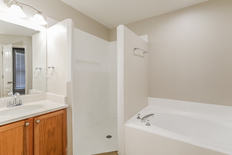 1,895/Mo, 2994 Golden Pond Blvd Orange Park, FL 32073 Main Bathroom View