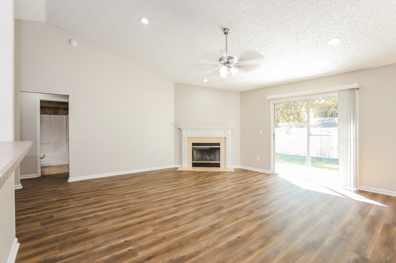 2,060/Mo, 13996 Crestwick Dr W Jacksonville, FL 32218 Living Room View