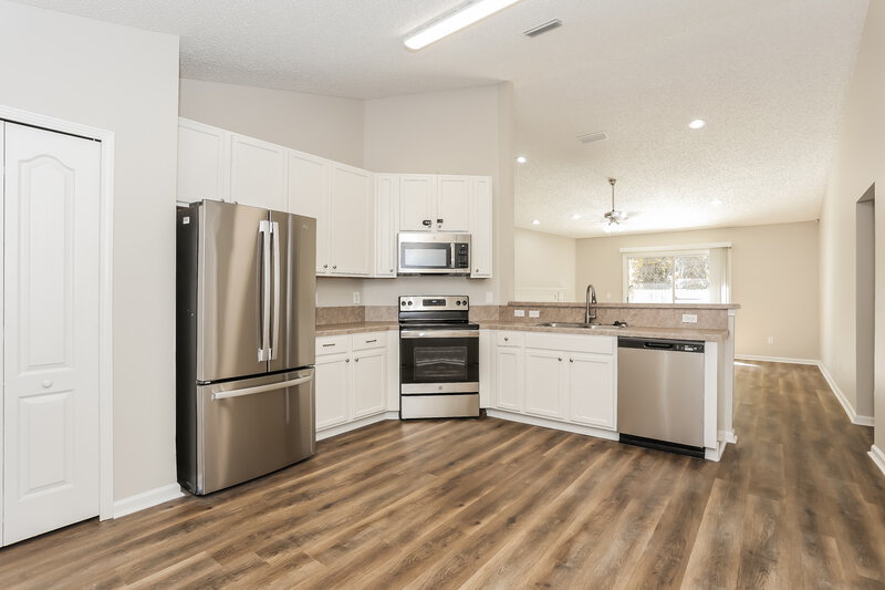 2,060/Mo, 13996 Crestwick Dr W Jacksonville, FL 32218 Kitchen View