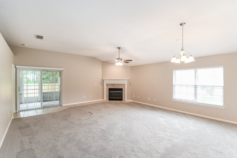 2,185/Mo, 6065 Winding Bridge Dr Jacksonville, FL 32277 Living Room View