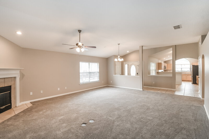 2,185/Mo, 6065 Winding Bridge Dr Jacksonville, FL 32277 Living Room View 2