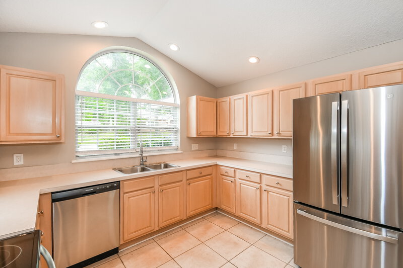 2,185/Mo, 6065 Winding Bridge Dr Jacksonville, FL 32277 Kitchen View 2