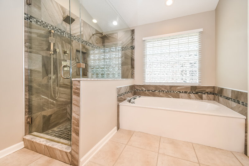2,185/Mo, 6065 Winding Bridge Dr Jacksonville, FL 32277 Main Bathroom View 2