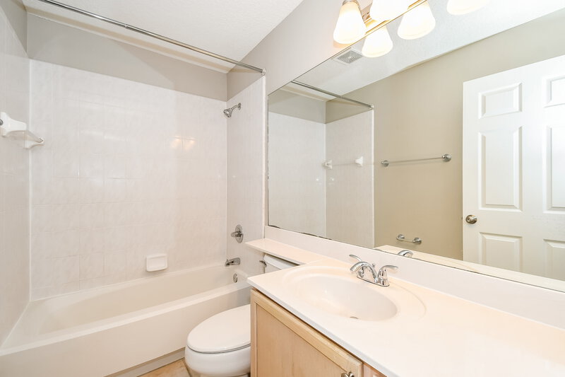2,185/Mo, 6065 Winding Bridge Dr Jacksonville, FL 32277 Bathroom View