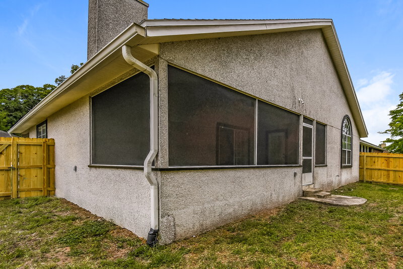 2,185/Mo, 6065 Winding Bridge Dr Jacksonville, FL 32277 Rear View