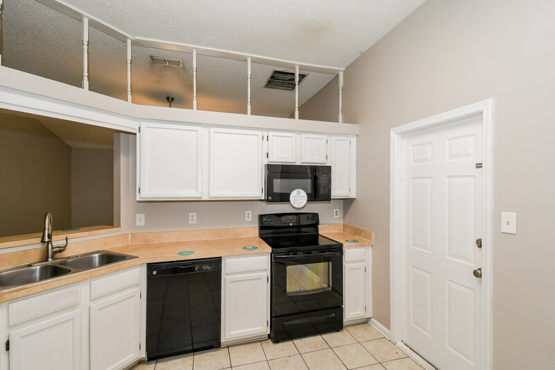 1,805/Mo, 5337 Lacy Jane Way Jacksonville, FL 32244 Kitchen View