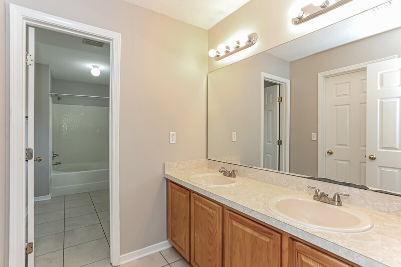 2,140/Mo, 1573 Guardian Ct Jacksonville, FL 32221 Main Bathroom View
