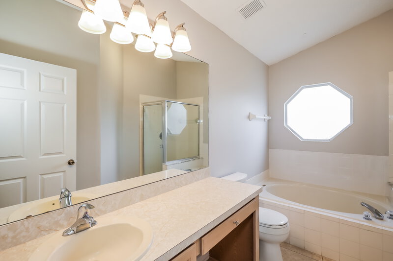 1,880/Mo, 1568 Saddlebrook Ln Jacksonville, FL 32221 Main Bathroom View