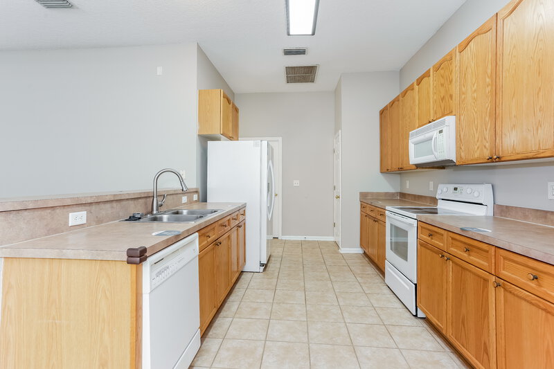 2,940/Mo, 667 Bonaparte Dr Jacksonville, FL 32218 Kitchen View