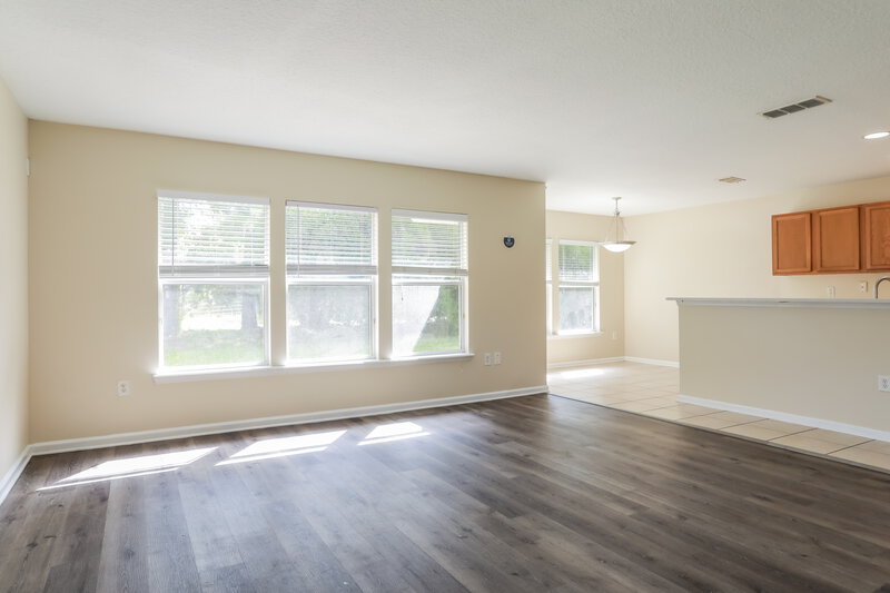 2,700/Mo, 12613 Wooded Bluff Ct Jacksonville, FL 32226 Living Room View 2