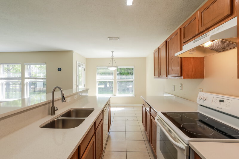 2,700/Mo, 12613 Wooded Bluff Ct Jacksonville, FL 32226 Kitchen View