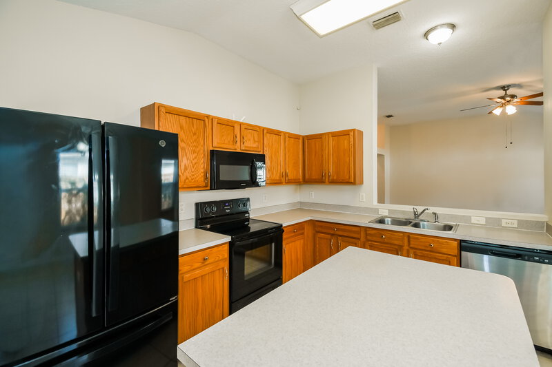 1,780/Mo, 12753 Daylight Trl Jacksonville, FL 32218 Kitchen View 2