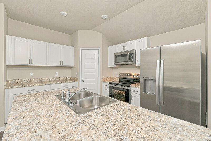 2,450/Mo, 843 N Pear St Gardner, KS 66030 Kitchen View