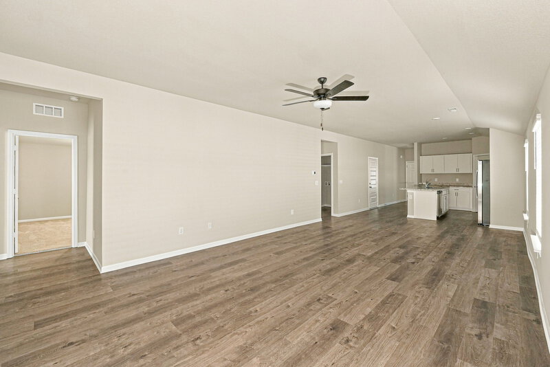 2,450/Mo, 843 N Pear St Gardner, KS 66030 Family Room View