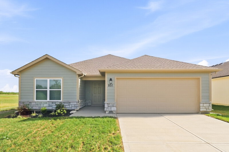 2,480/Mo, 851 N Pear St Gardner, KS 66030 External View