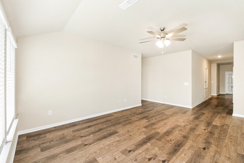 2,480/Mo, 851 N Pear St Gardner, KS 66030 Living Room View
