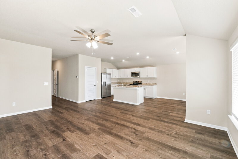2,480/Mo, 851 N Pear St Gardner, KS 66030 Living Room View 2