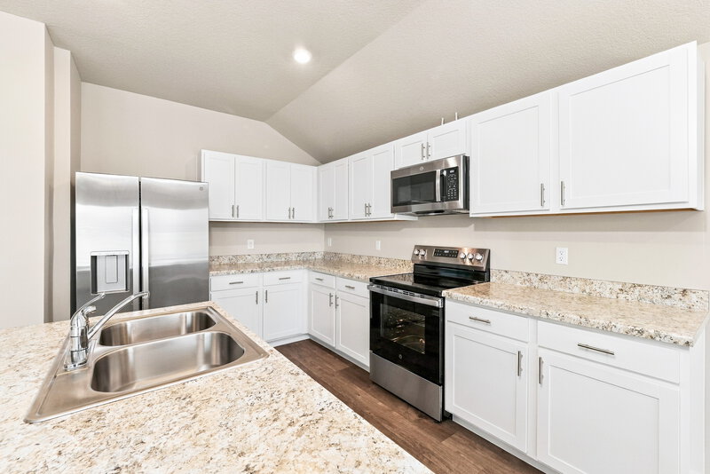2,480/Mo, 851 N Pear St Gardner, KS 66030 Kitchen View