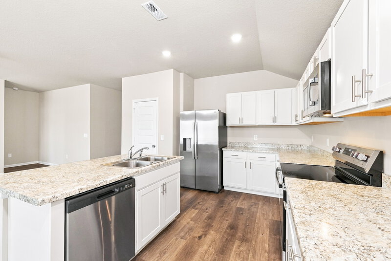 2,480/Mo, 851 N Pear St Gardner, KS 66030 Kitchen View 2