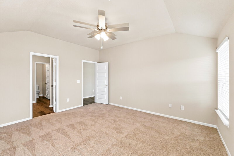 2,480/Mo, 851 N Pear St Gardner, KS 66030 Primary Bedroom View 2