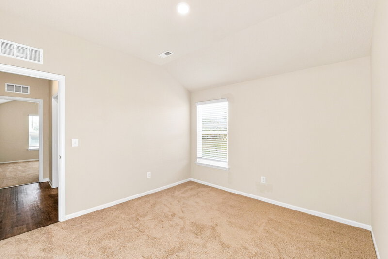 2,480/Mo, 851 N Pear St Gardner, KS 66030 Bedroom View 2