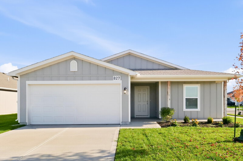 2,300/Mo, 827 N Pear St Gardner, KS 66030 External View