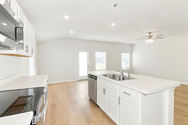 2,300/Mo, 827 N Pear St Gardner, KS 66030 Kitchen View