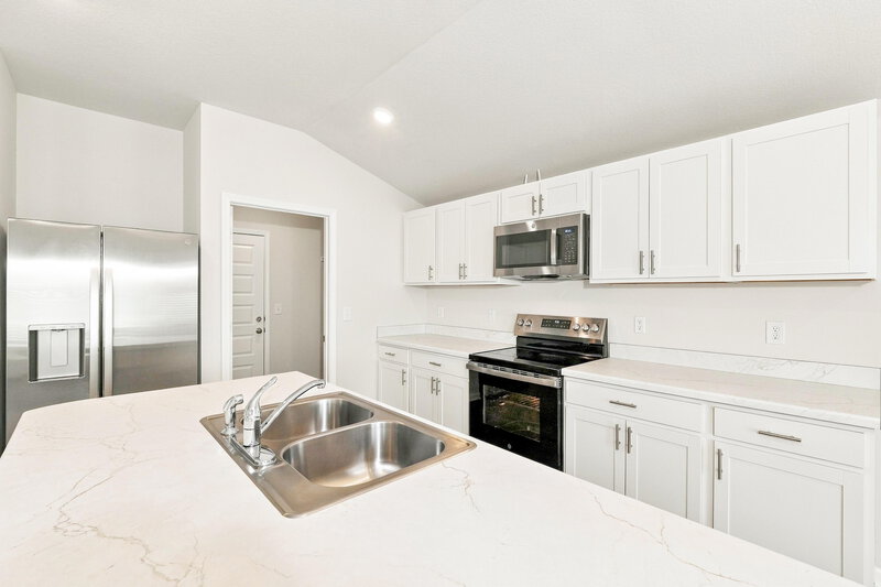 2,300/Mo, 827 N Pear St Gardner, KS 66030 Kitchen View 2