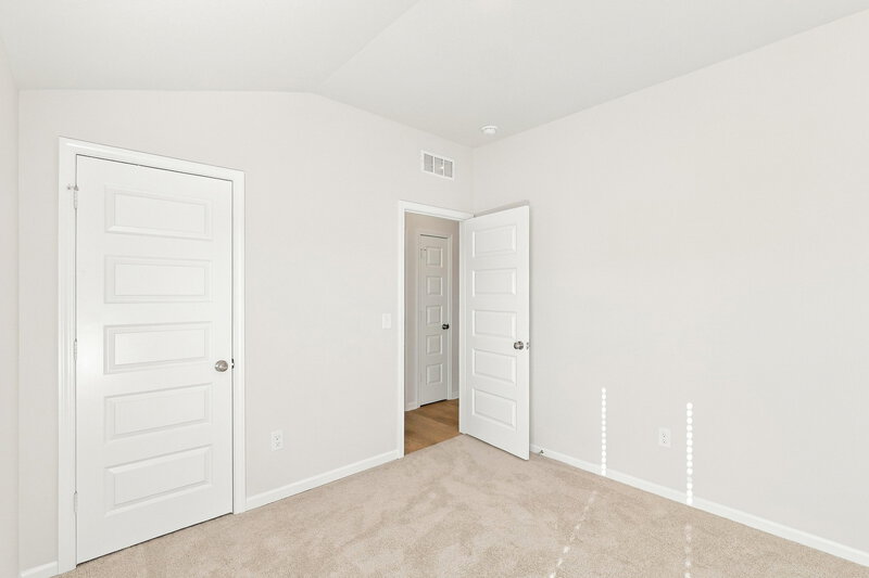 2,300/Mo, 827 N Pear St Gardner, KS 66030 Bedroom View