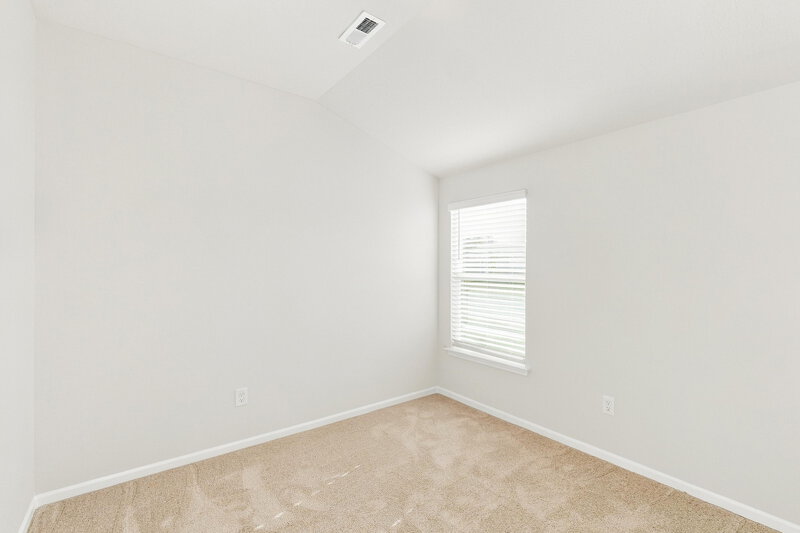 2,300/Mo, 827 N Pear St Gardner, KS 66030 Bedroom View 3