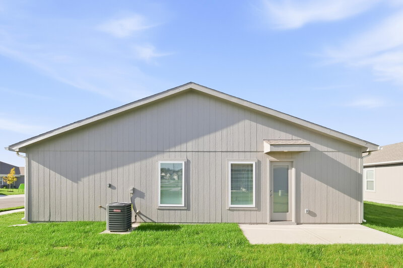 2,300/Mo, 827 N Pear St Gardner, KS 66030 Rear View