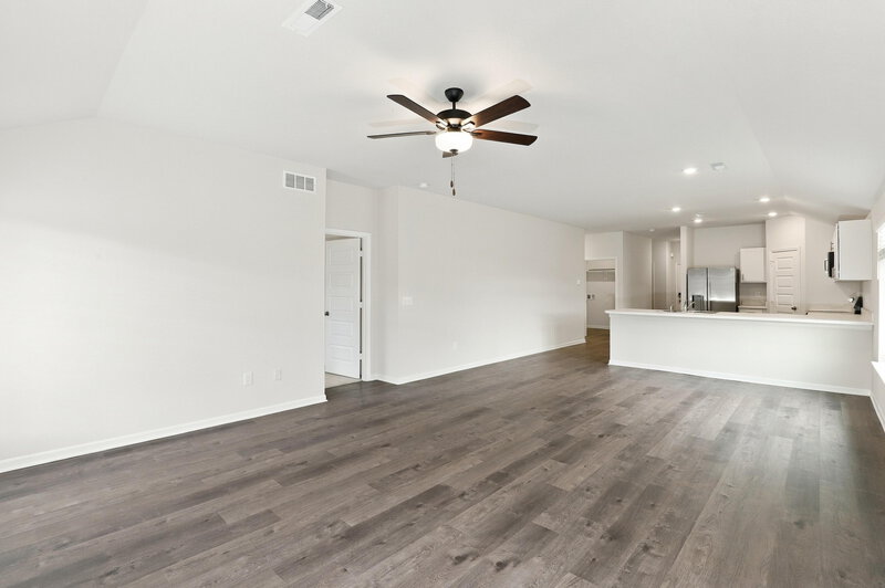 2,600/Mo, 874 N Pear St Gardner, KS 66030 Living Room View