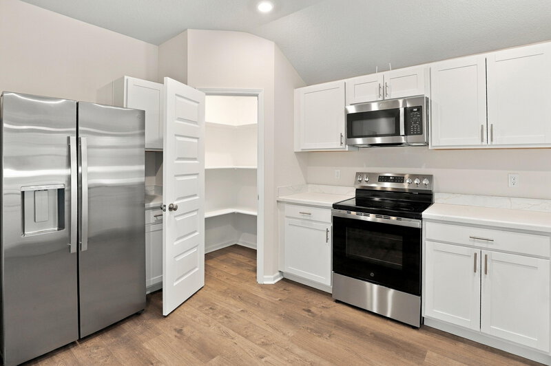 2,600/Mo, 874 N Pear St Gardner, KS 66030 Kitchen View