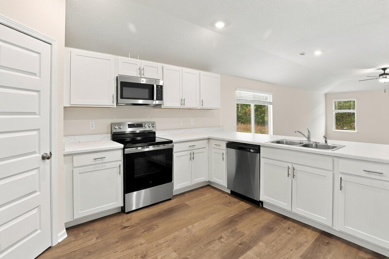 2,600/Mo, 874 N Pear St Gardner, KS 66030 Kitchen View 2