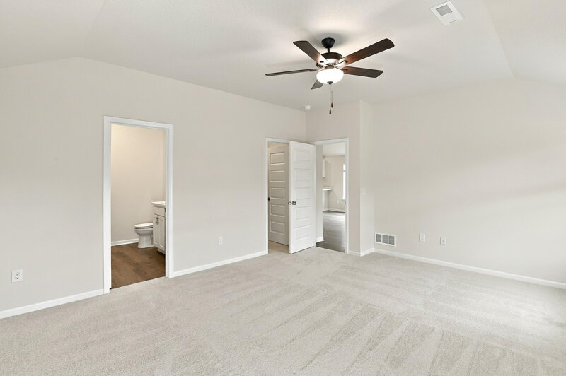 2,600/Mo, 874 N Pear St Gardner, KS 66030 Primary Bedroom View