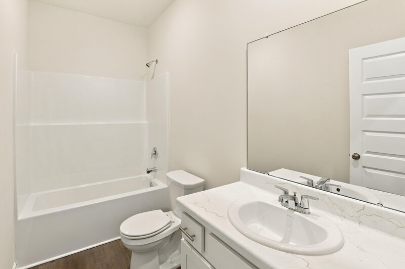 2,600/Mo, 874 N Pear St Gardner, KS 66030 Bathroom View
