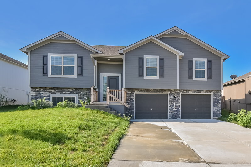 2,275/Mo, 1213 NW Hilltop Ln Grain Valley, MO 64029 External View