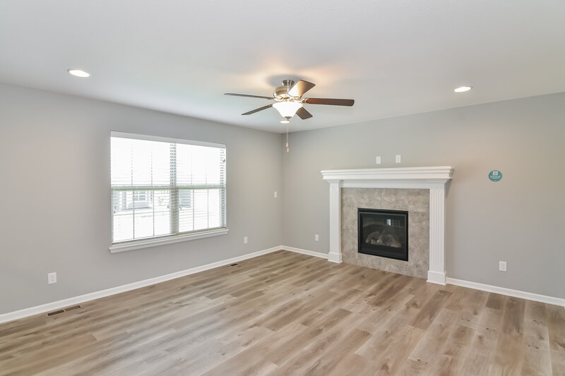 2,275/Mo, 1213 NW Hilltop Ln Grain Valley, MO 64029 Living Room View