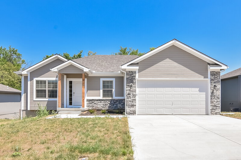 2,275/Mo, 1212 NW Hilltop Ln Grain Valley, MO 64029 External View