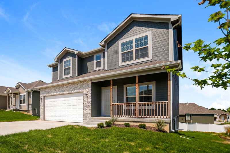 0/Mo, 1110 NW Hilltop Ln Grain Valley, MO 64029 Front View