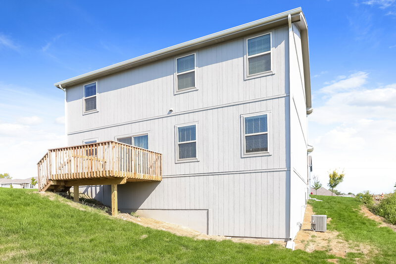 2,075/Mo, 1111 NW Hilltop Ln Grain Valley, MO 64029 Rear View