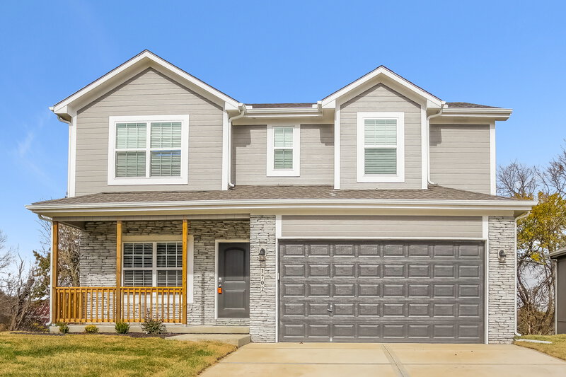 0/Mo, 1702 Hilltop Ct Grain Valley, MO 64029 External View