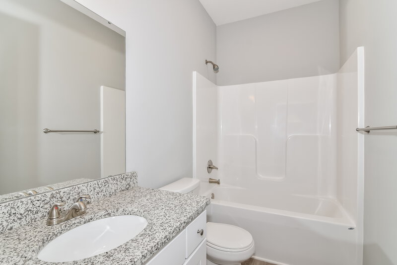 0/Mo, 1803 Hilltop Ct Grain Valley, MO 64029 Bathroom View