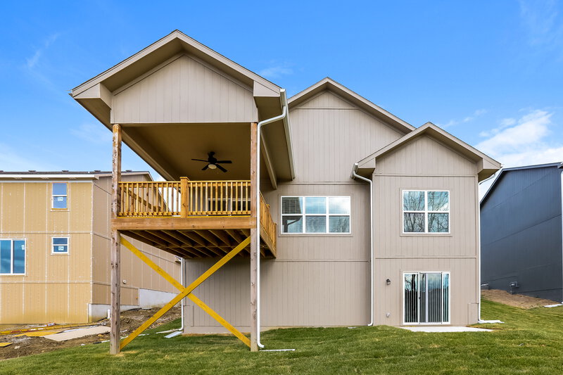2,135/Mo, 702 Pampas St Pleasant Hill, MO 64080 Rear View 2