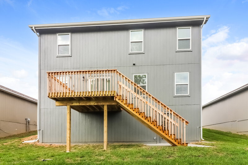 0/Mo, 802 Pampas st Pleasant Hill, MO 64080 Rear View