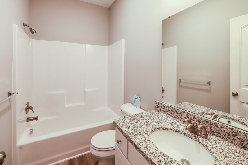 2,065/Mo, 506 Pampas St Pleasant Hill, MO 64080 Bathroom View