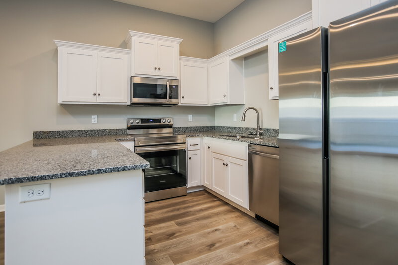 0/Mo, 7430 Maybrook Dr Belton, MO 64012 Kitchen View